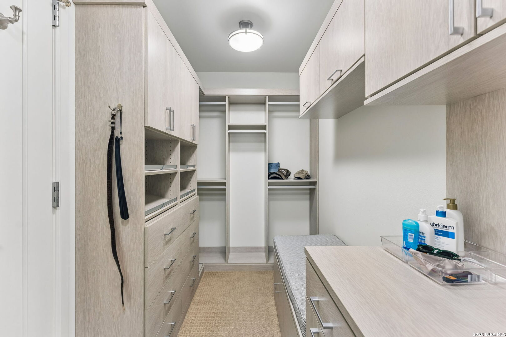 4242 Broadway Unit: APT 1704