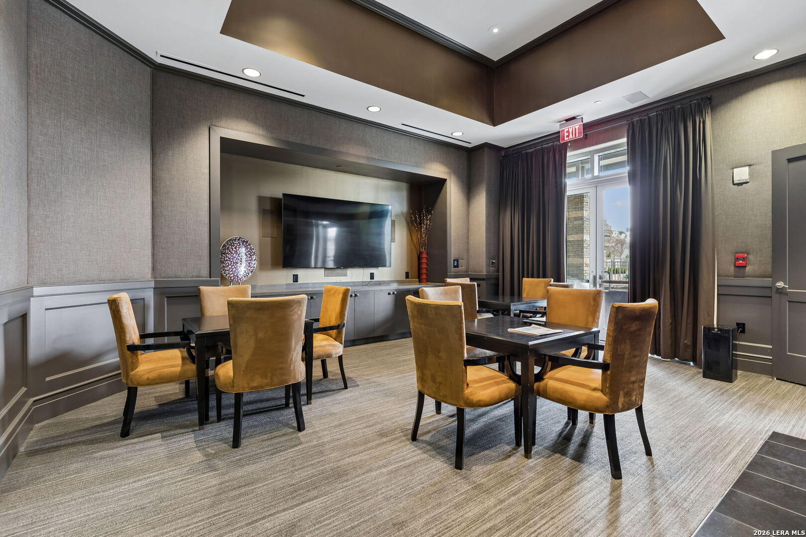 4242 Broadway Unit: APT 1704
