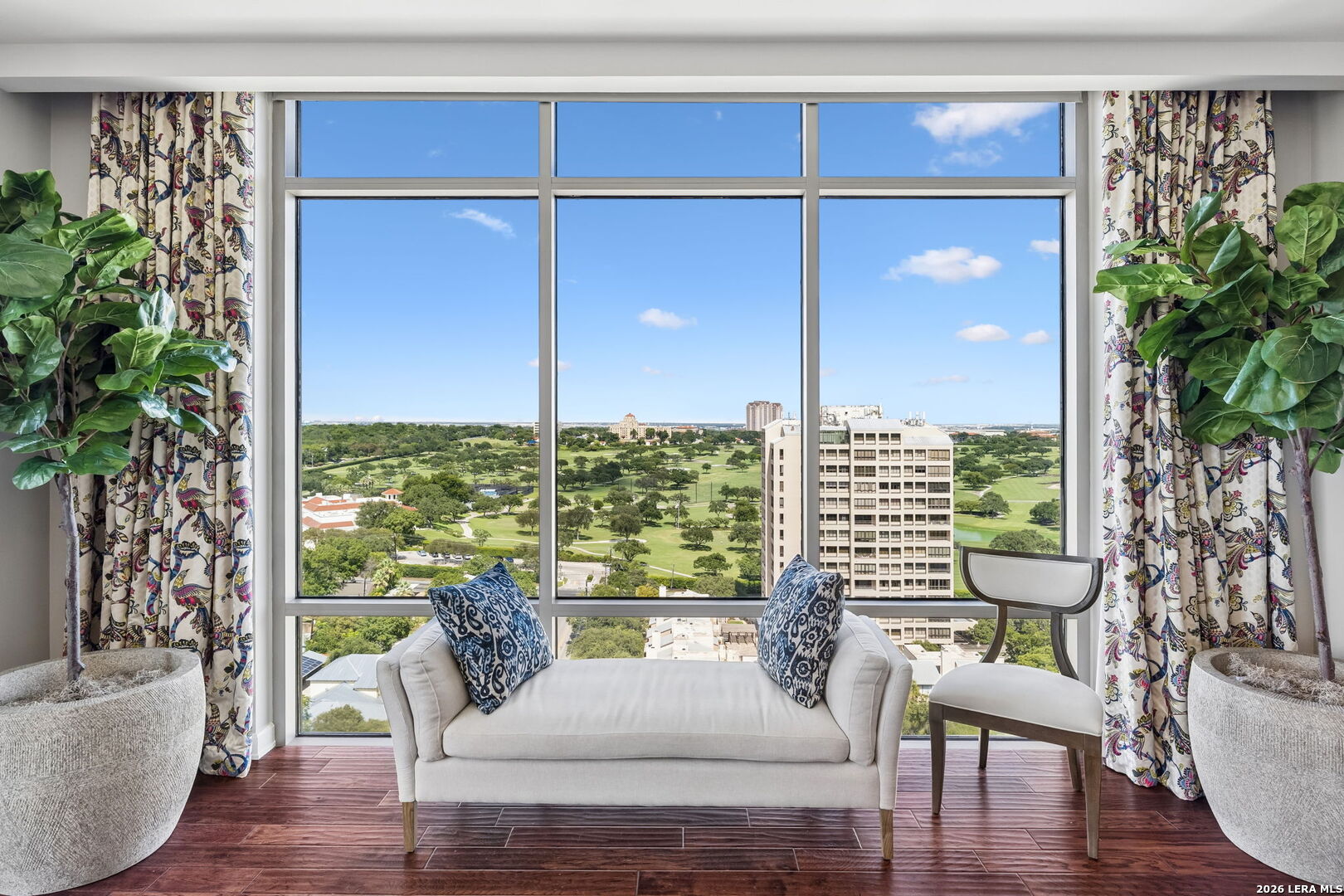 4242 Broadway Unit: APT 1704