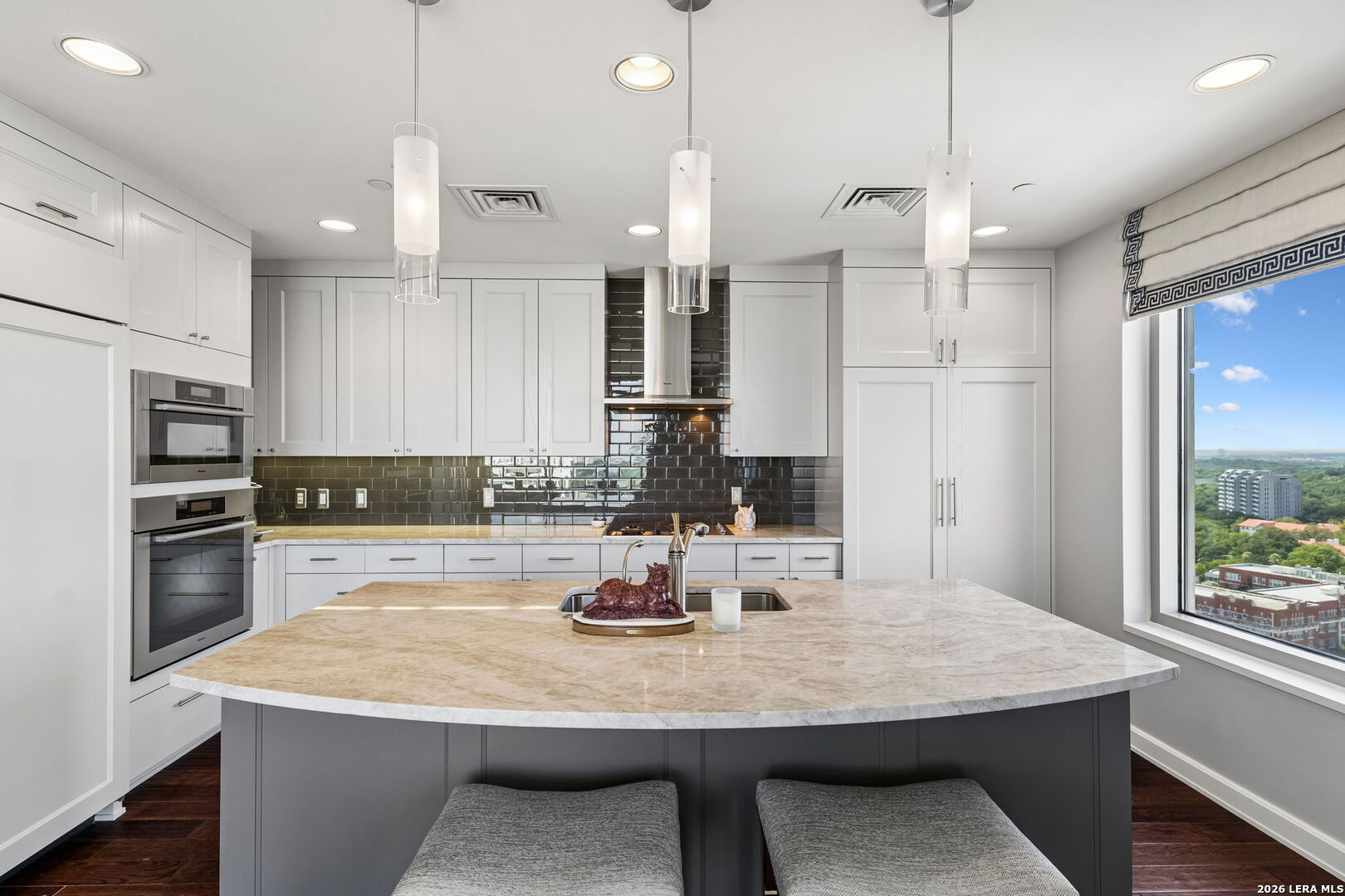 4242 Broadway Unit: APT 1704