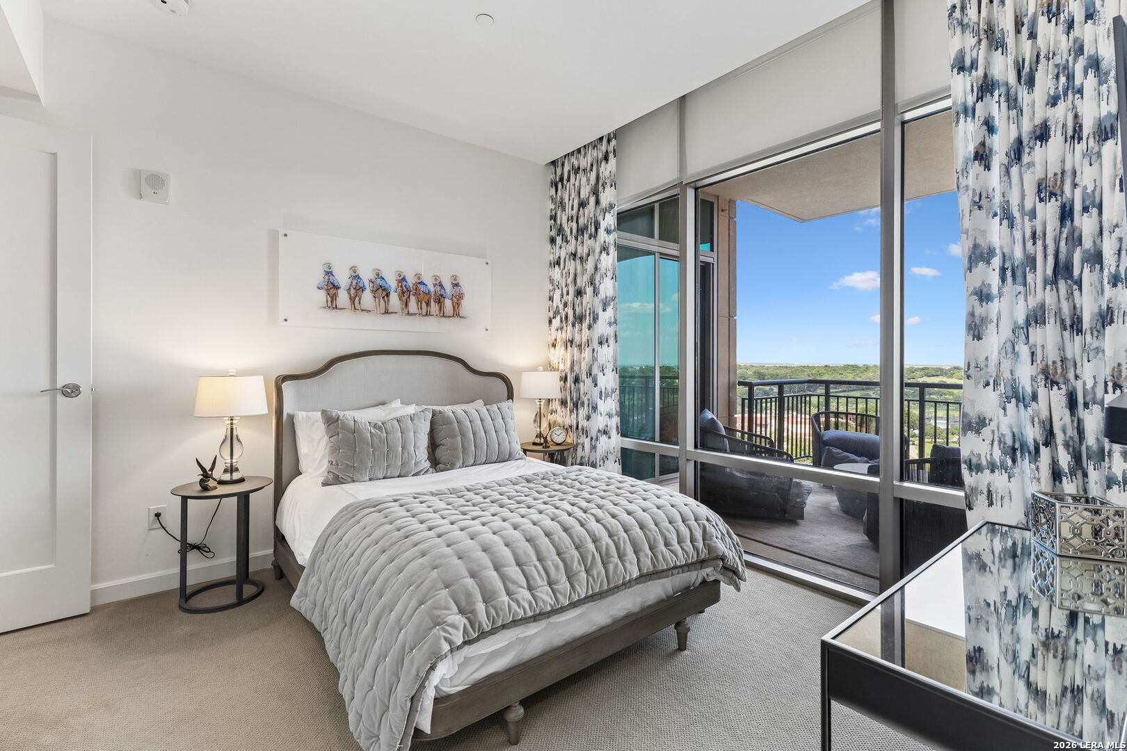 4242 Broadway Unit: APT 1704