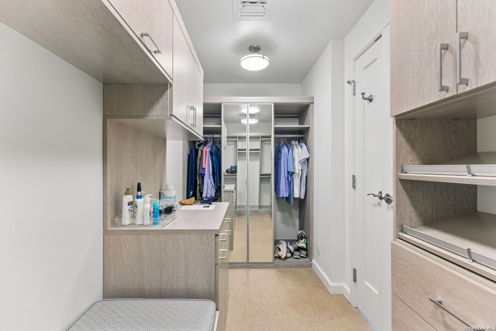 4242 Broadway Unit: APT 1704