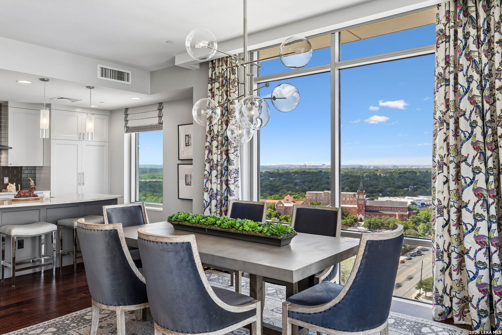 4242 Broadway Unit: APT 1704