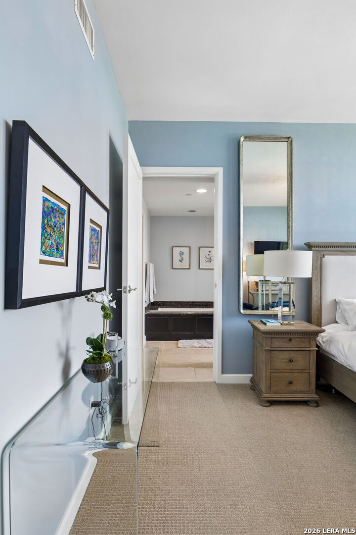 4242 Broadway Unit: APT 1704