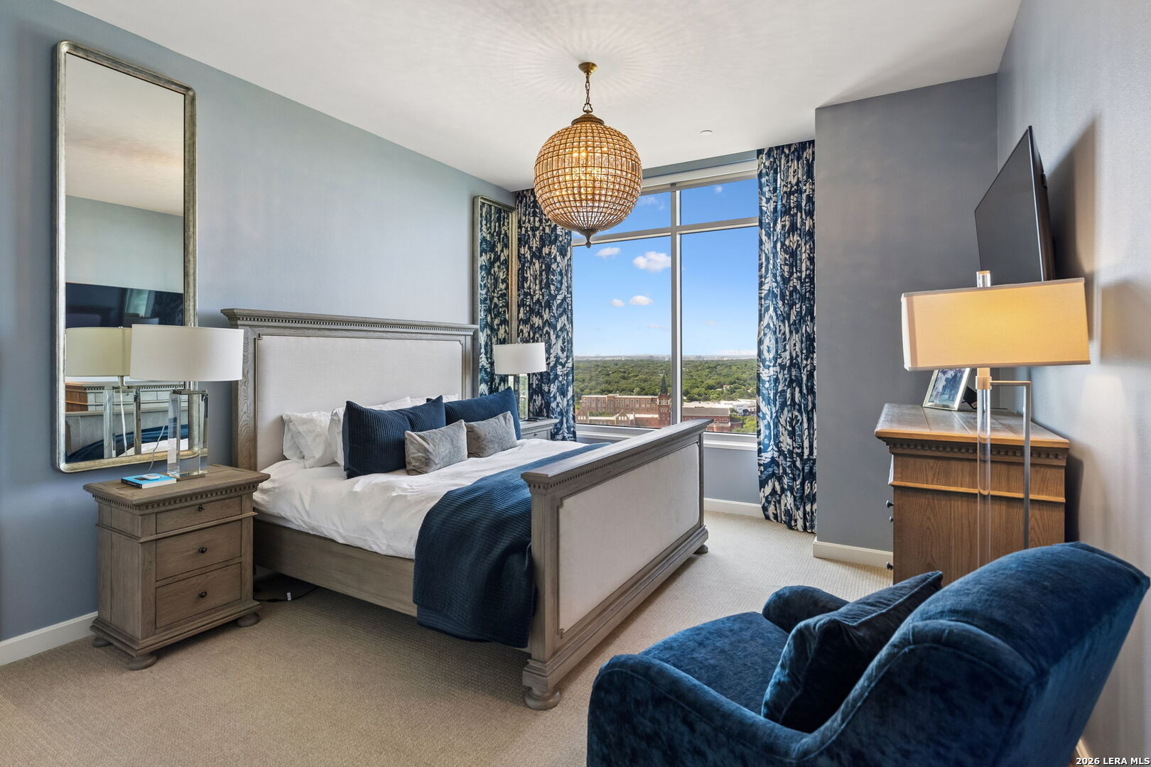4242 Broadway Unit: APT 1704