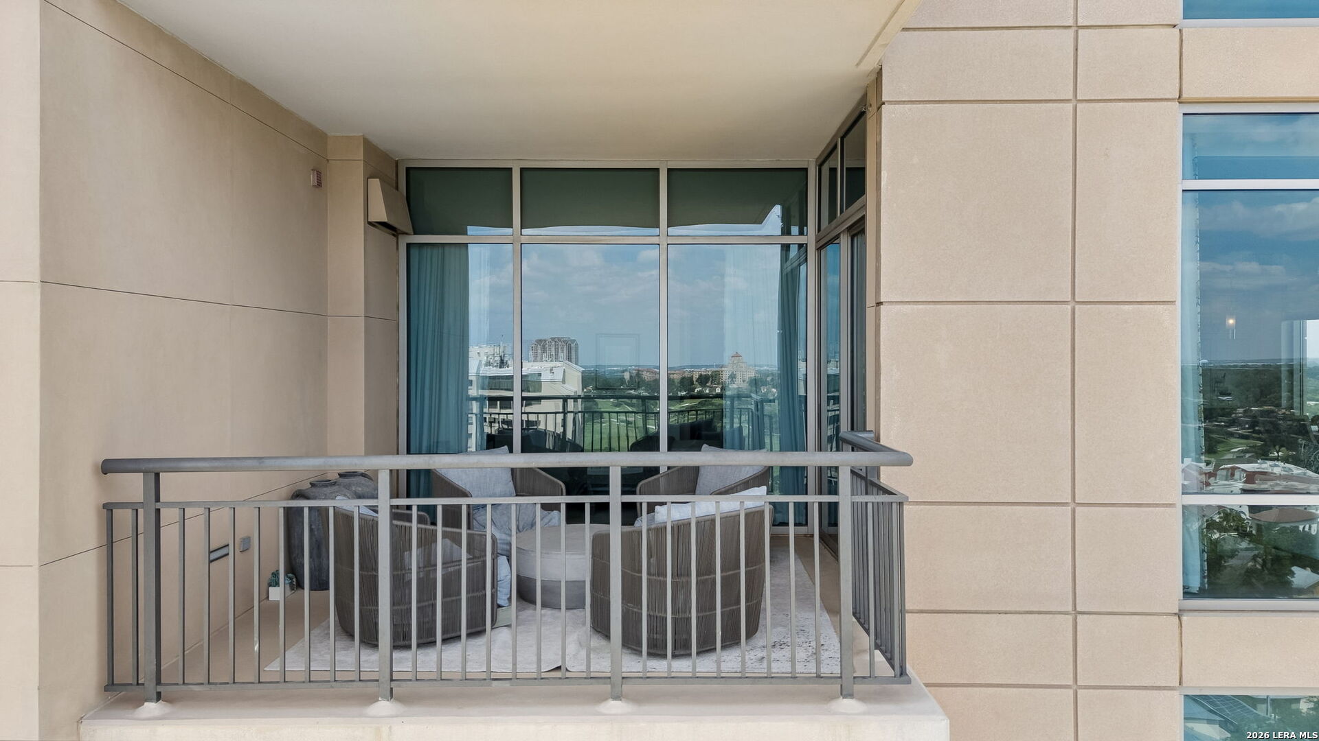 4242 Broadway Unit: APT 1704
