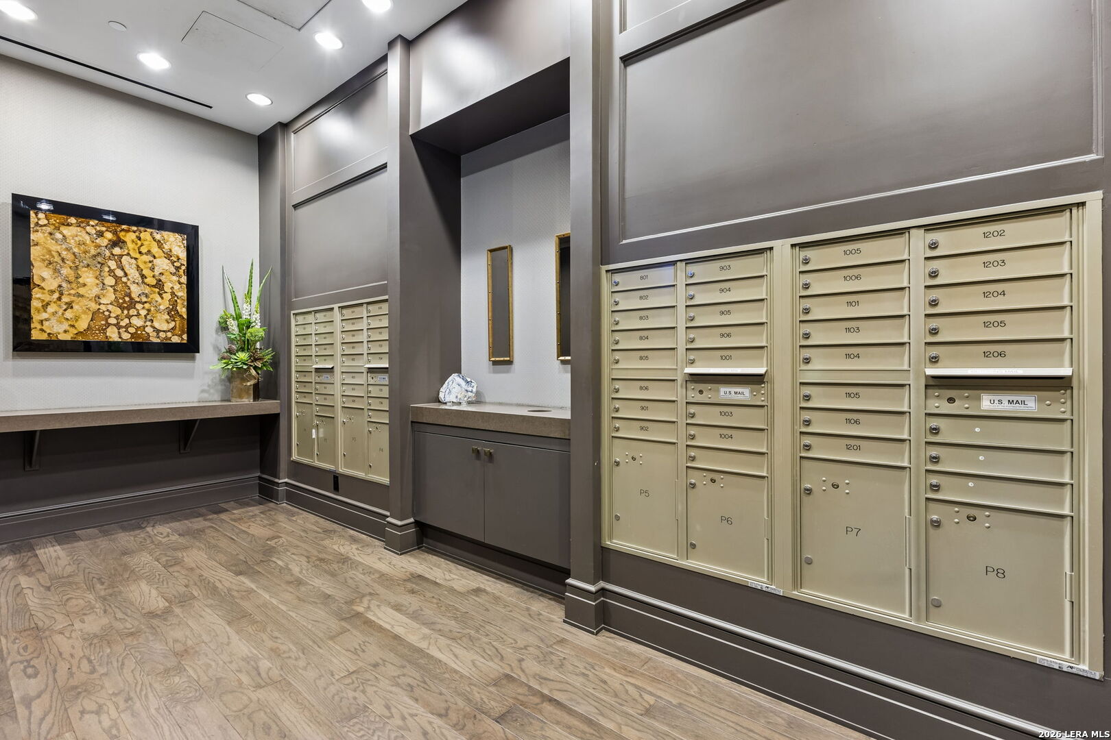 4242 Broadway Unit: APT 1704
