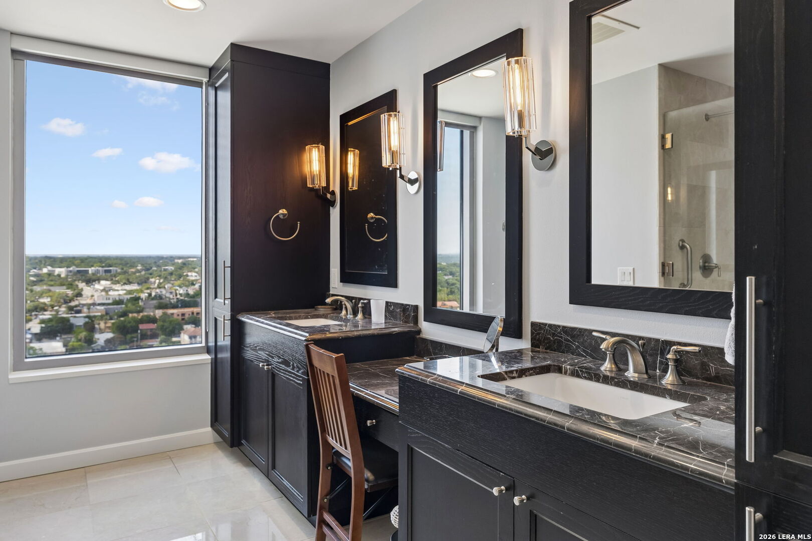 4242 Broadway Unit: APT 1704