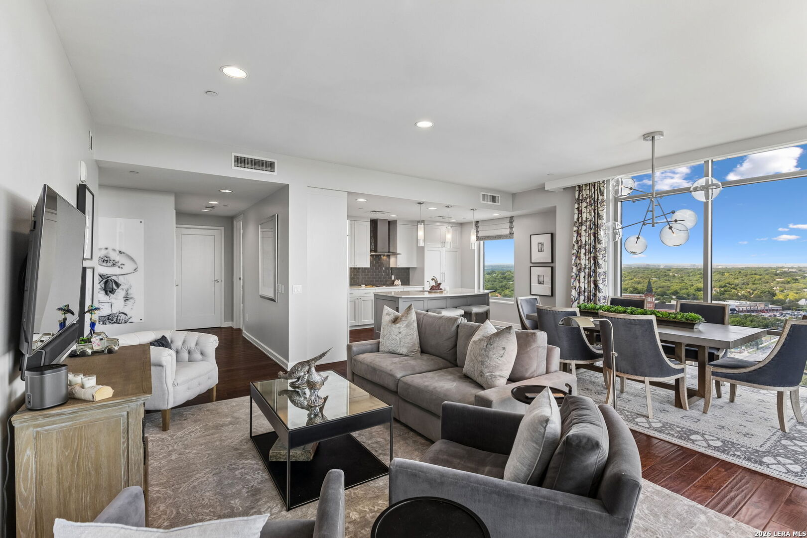 4242 Broadway Unit: APT 1704