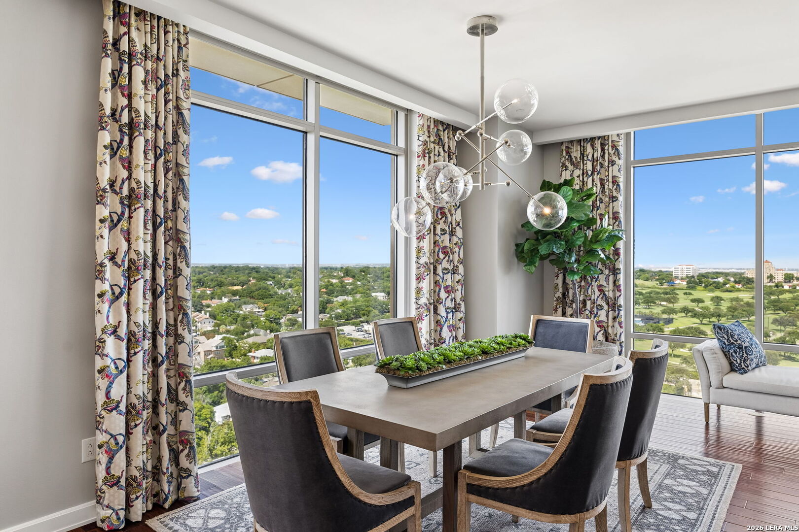 4242 Broadway Unit: APT 1704
