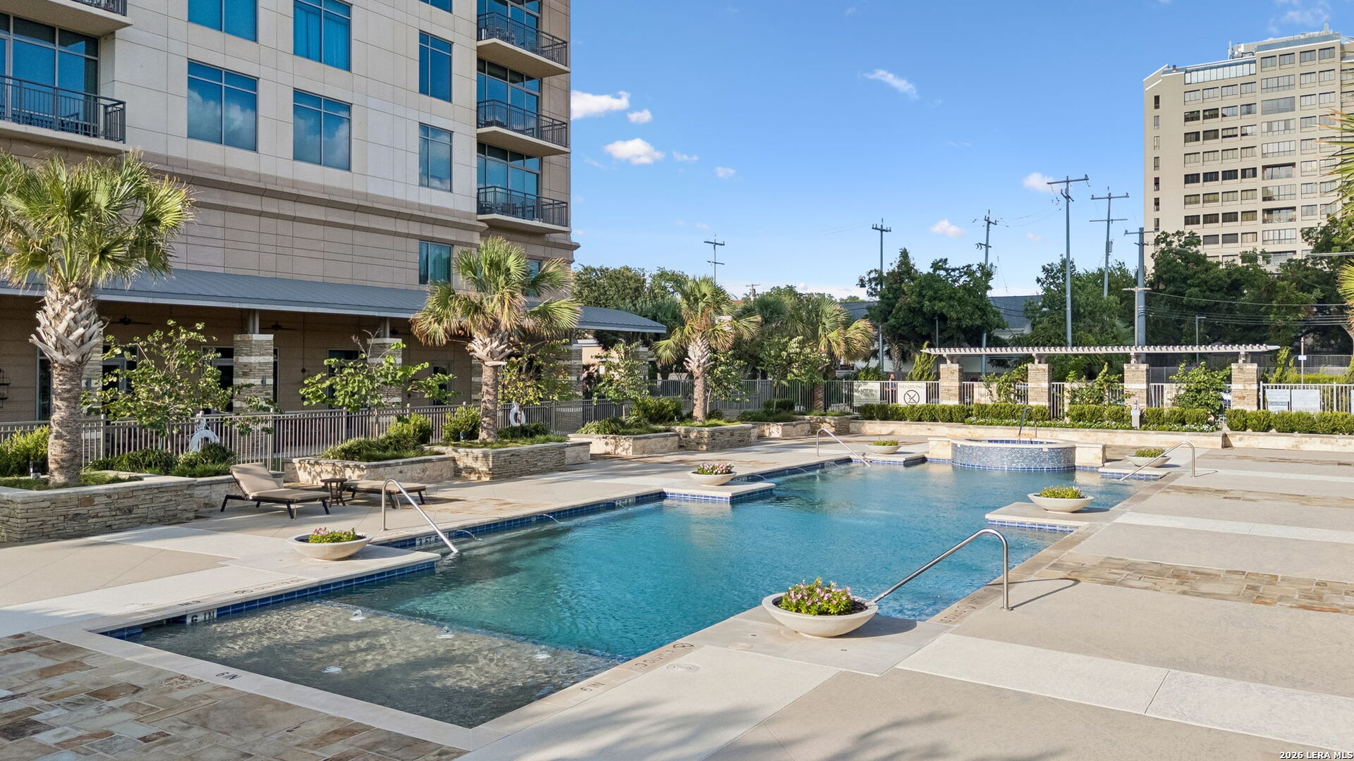 4242 Broadway Unit: APT 1704