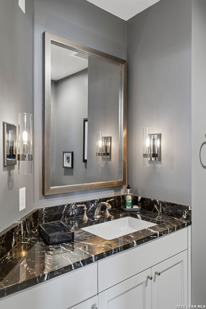 4242 Broadway Unit: APT 1704