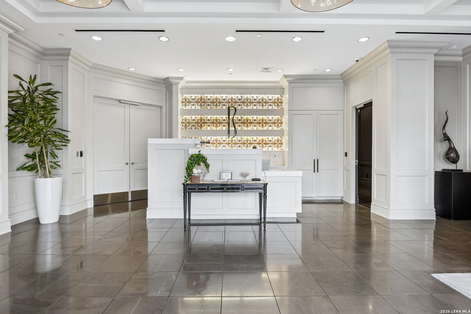 4242 Broadway Unit: APT 1704