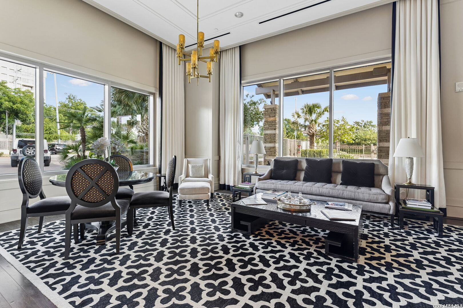 4242 Broadway Unit: APT 1704
