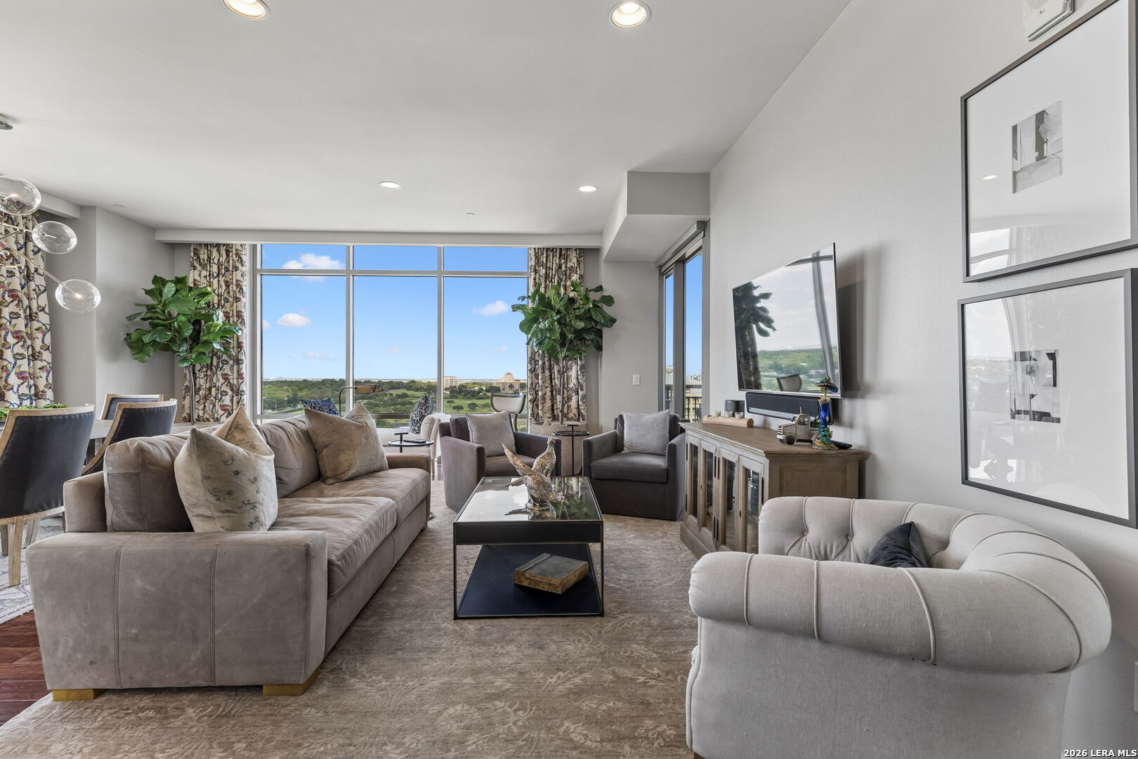 4242 Broadway Unit: APT 1704