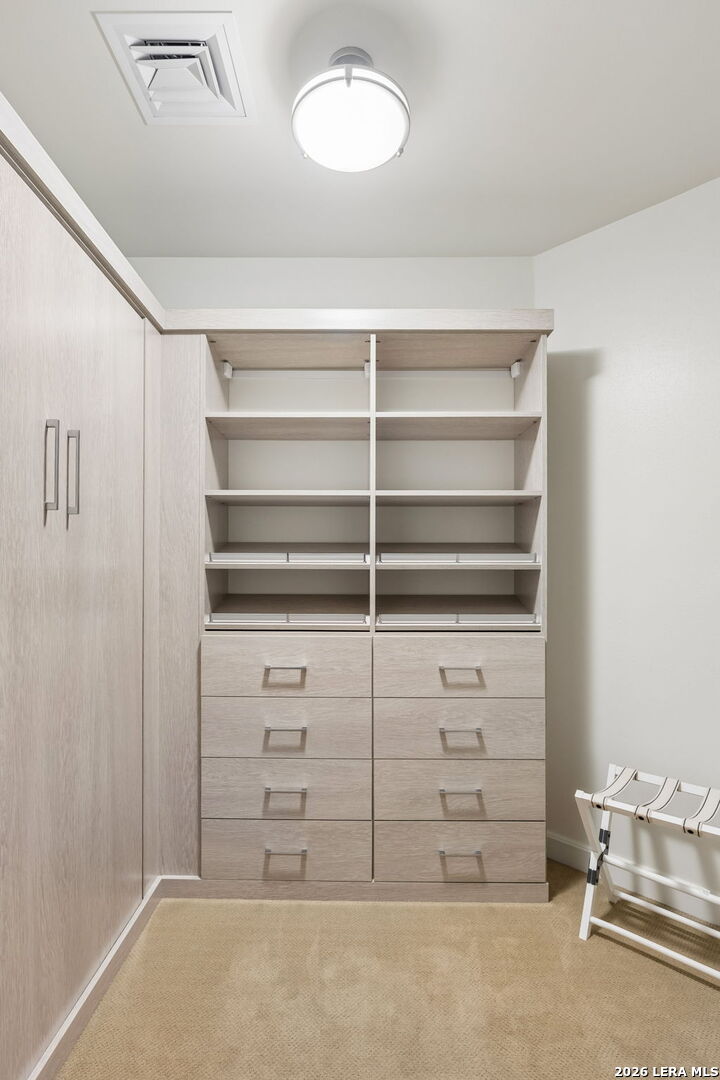 4242 Broadway Unit: APT 1704