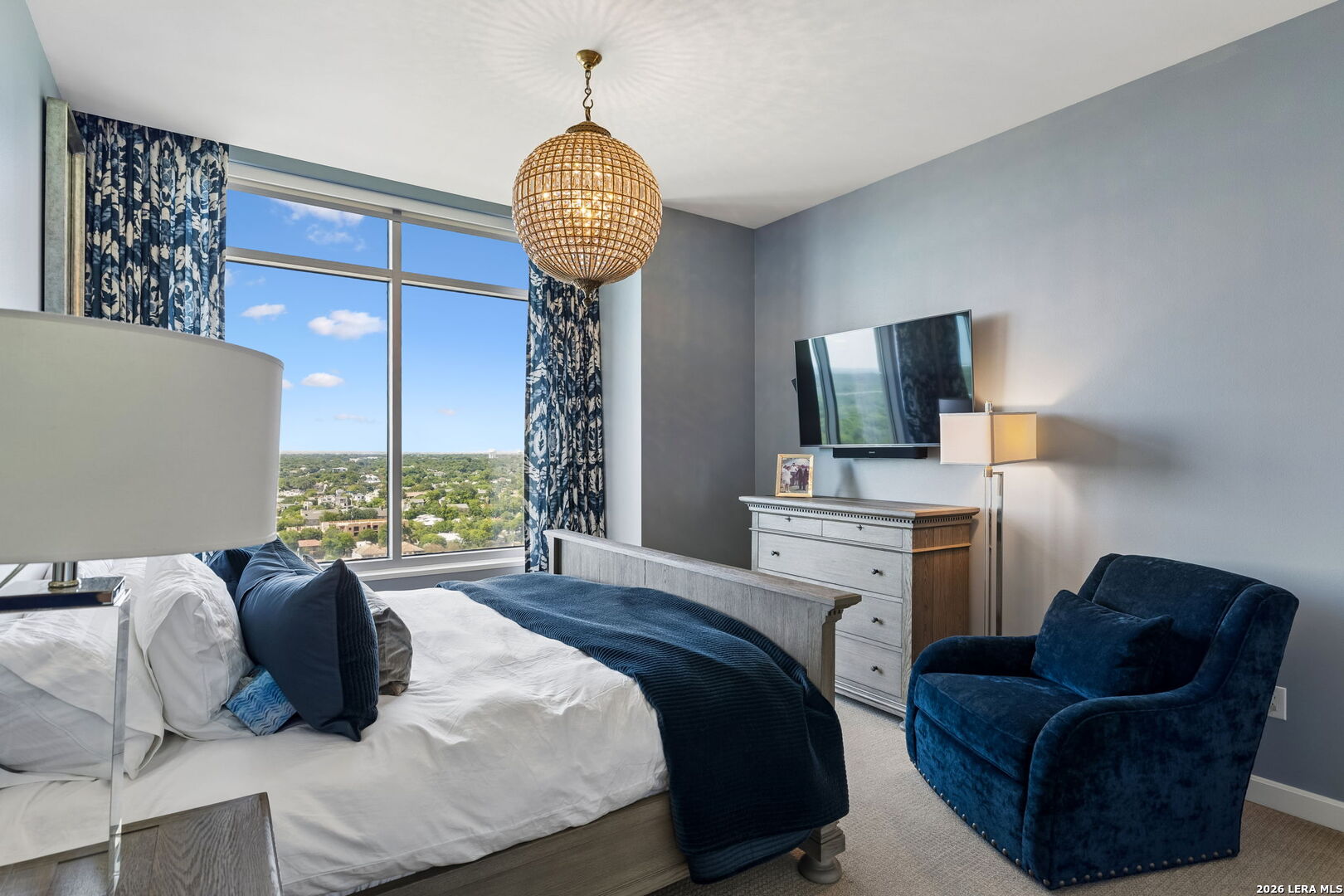 4242 Broadway Unit: APT 1704