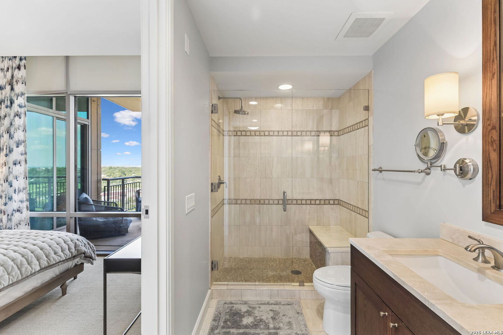 4242 Broadway Unit: APT 1704