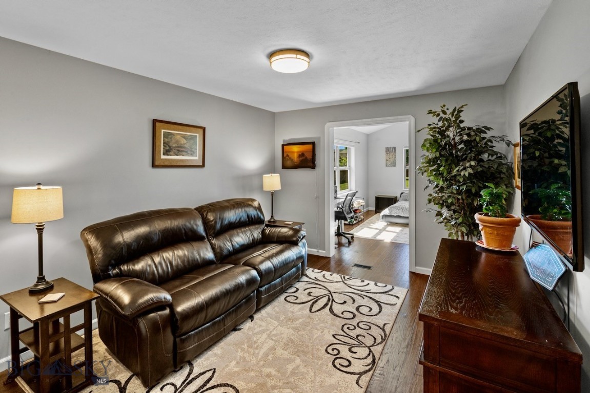 158 Harvester Ln