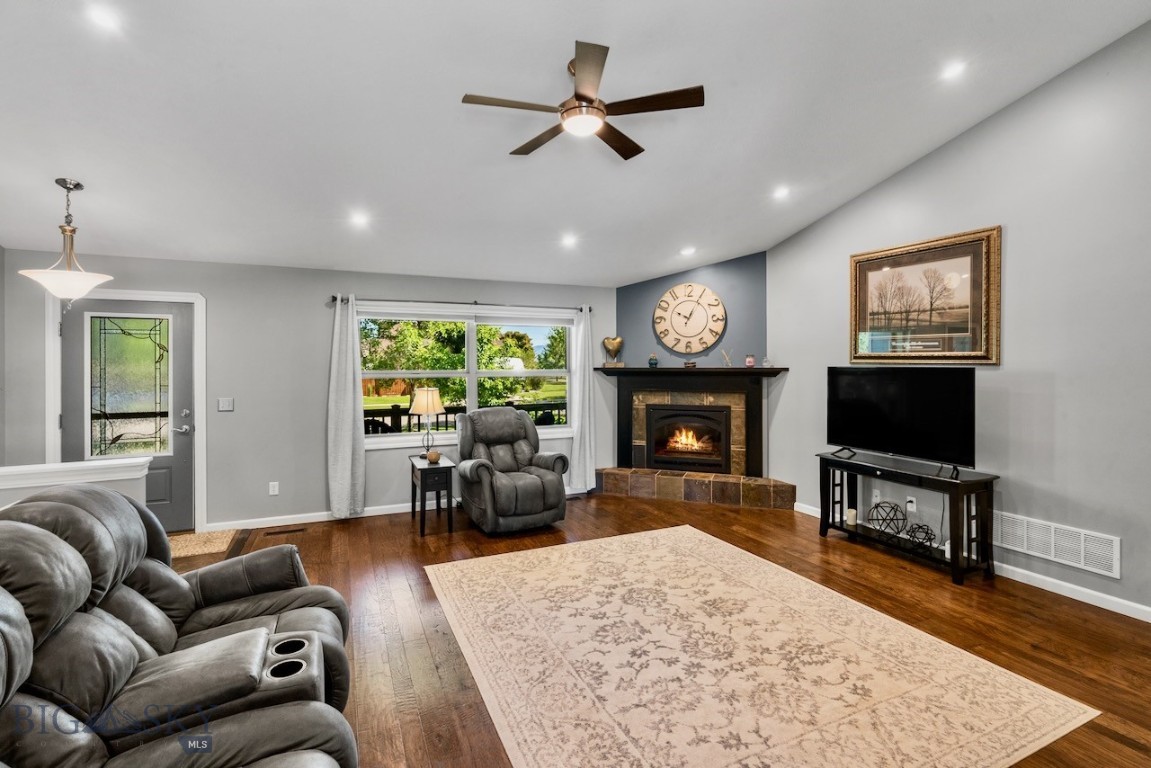 158 Harvester Ln