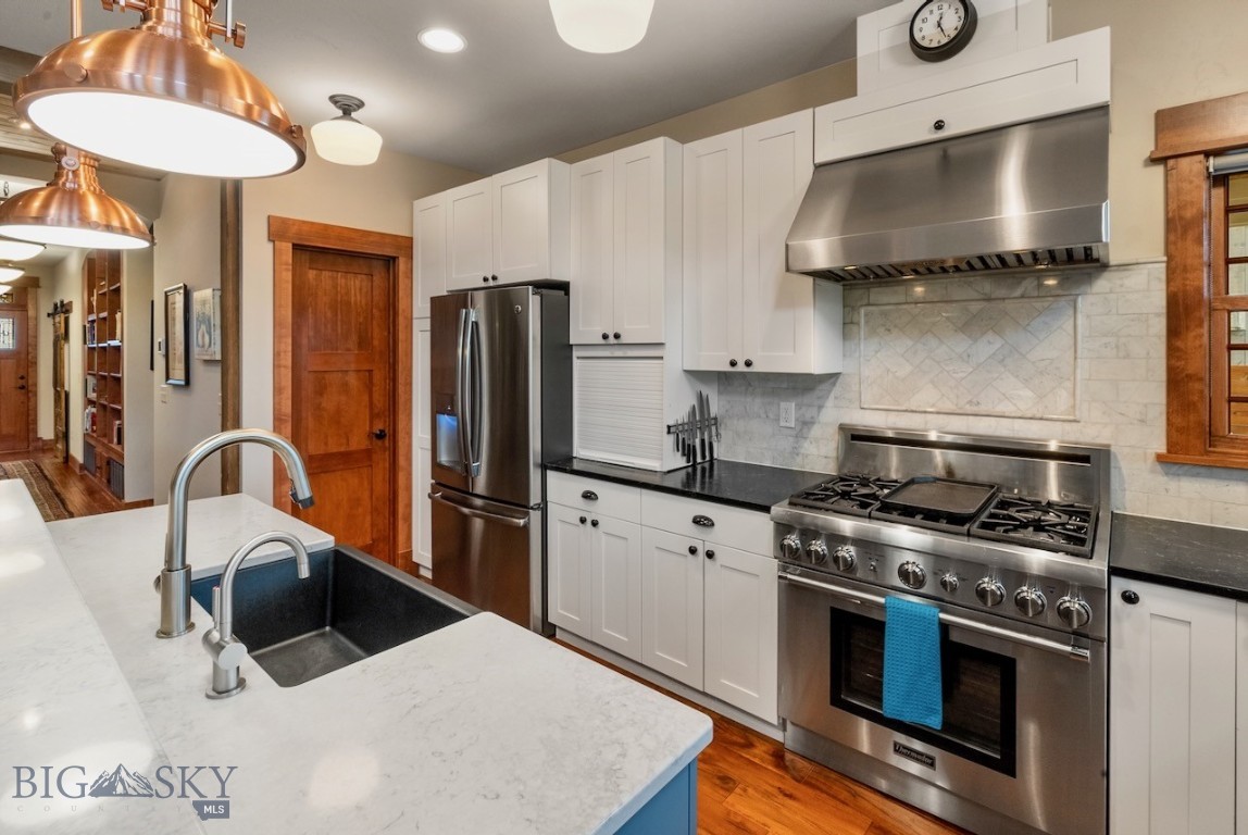 909 Windrow Drive