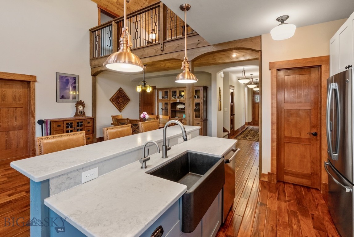 909 Windrow Drive