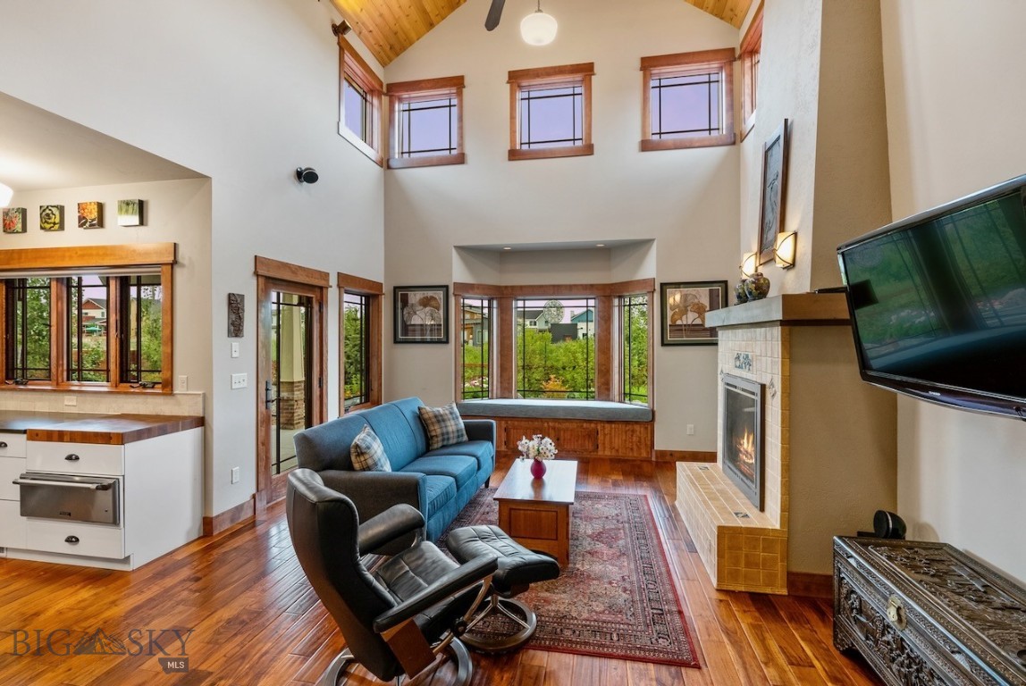 909 Windrow Drive