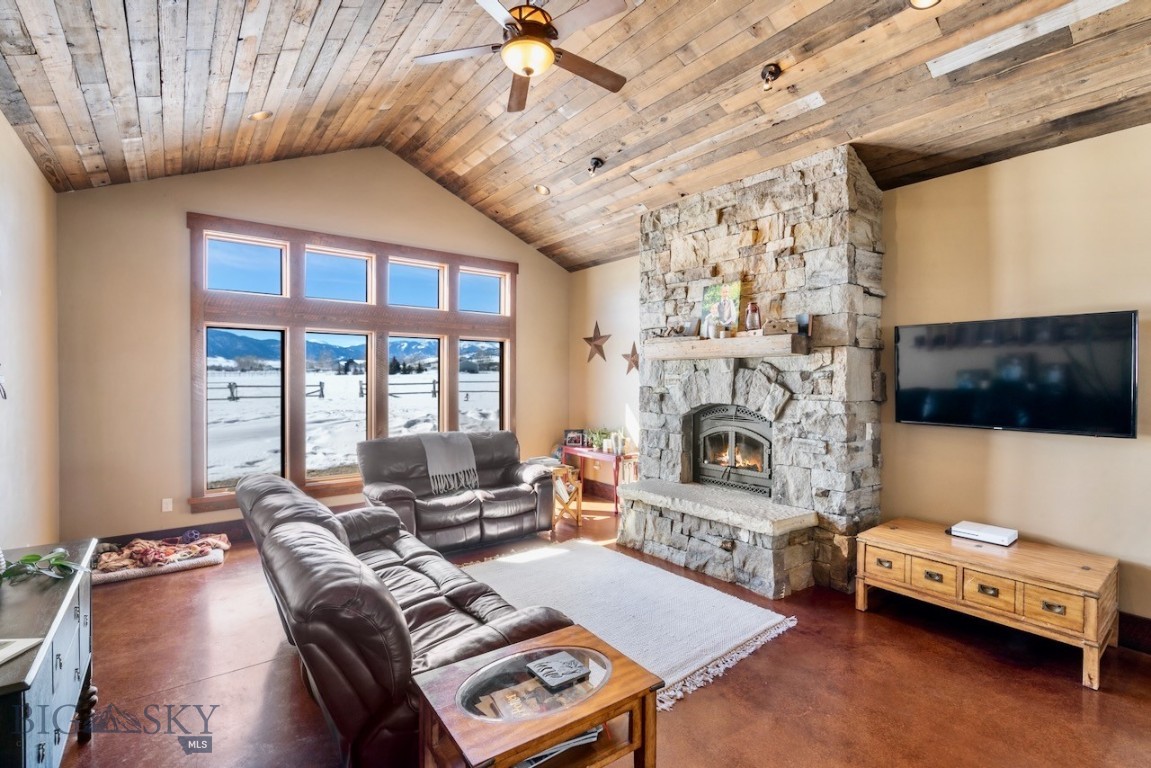 1274 Cottontail Road
