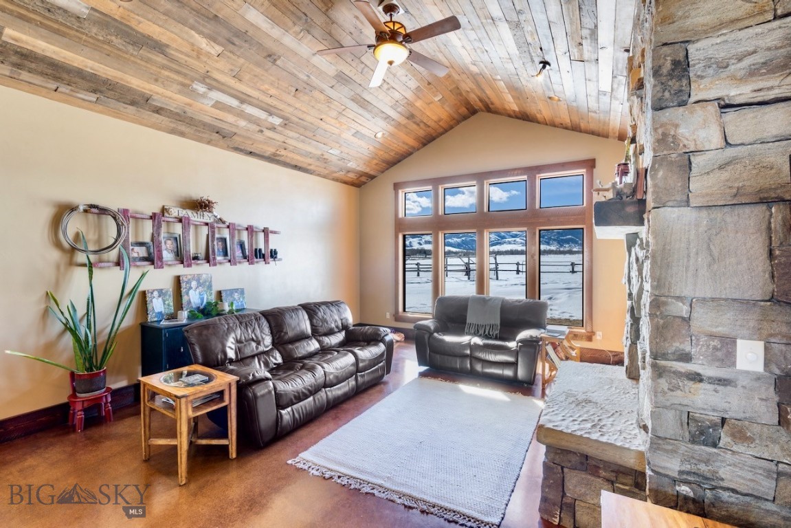 1274 Cottontail Road