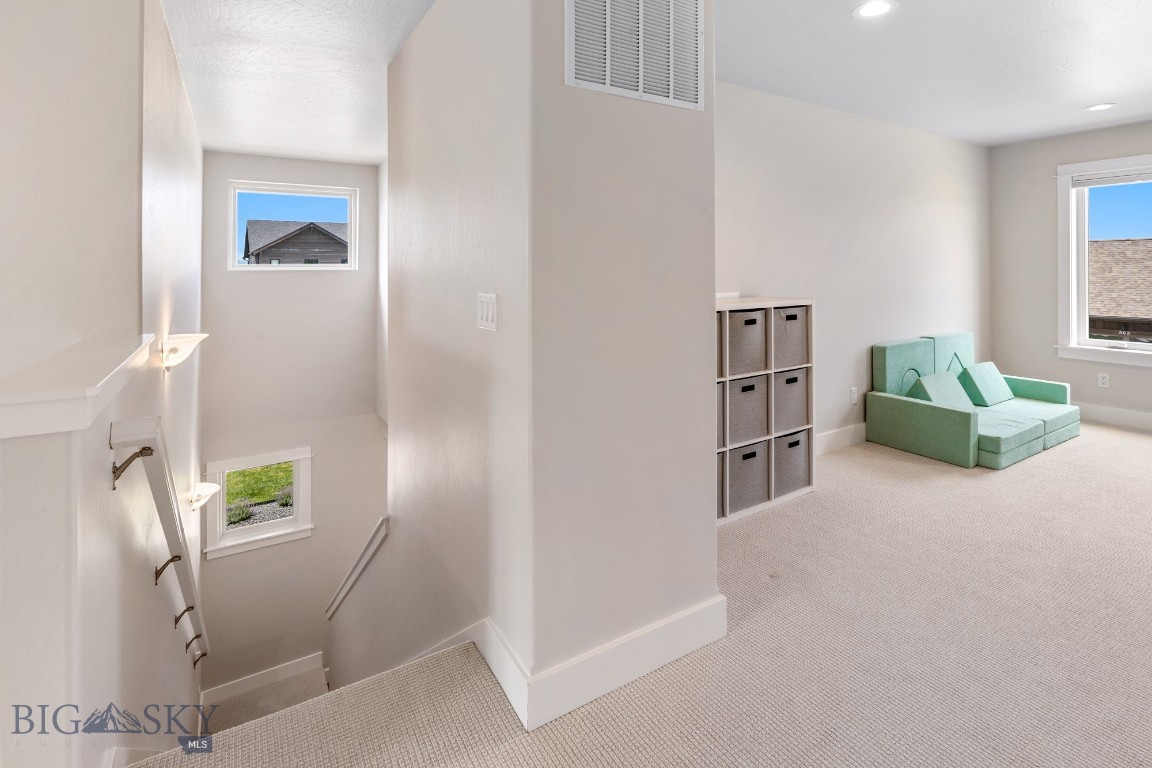 897 White Horse Loop