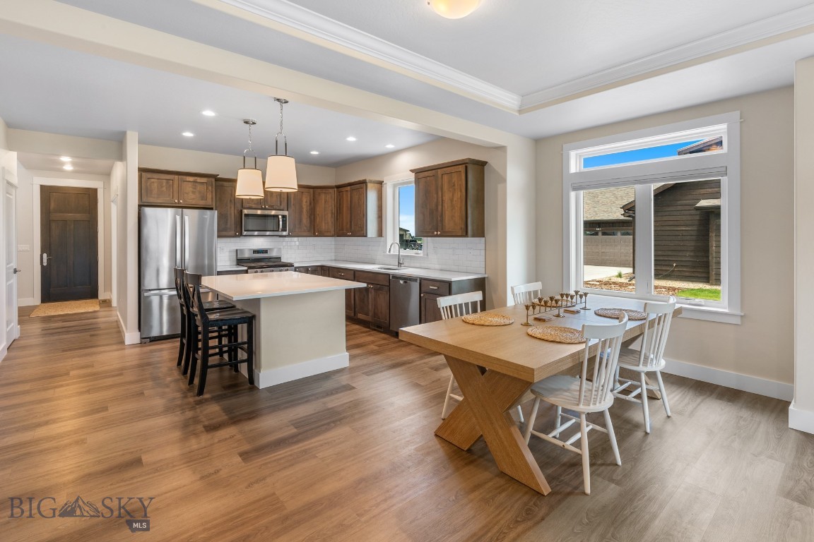 897 White Horse Loop