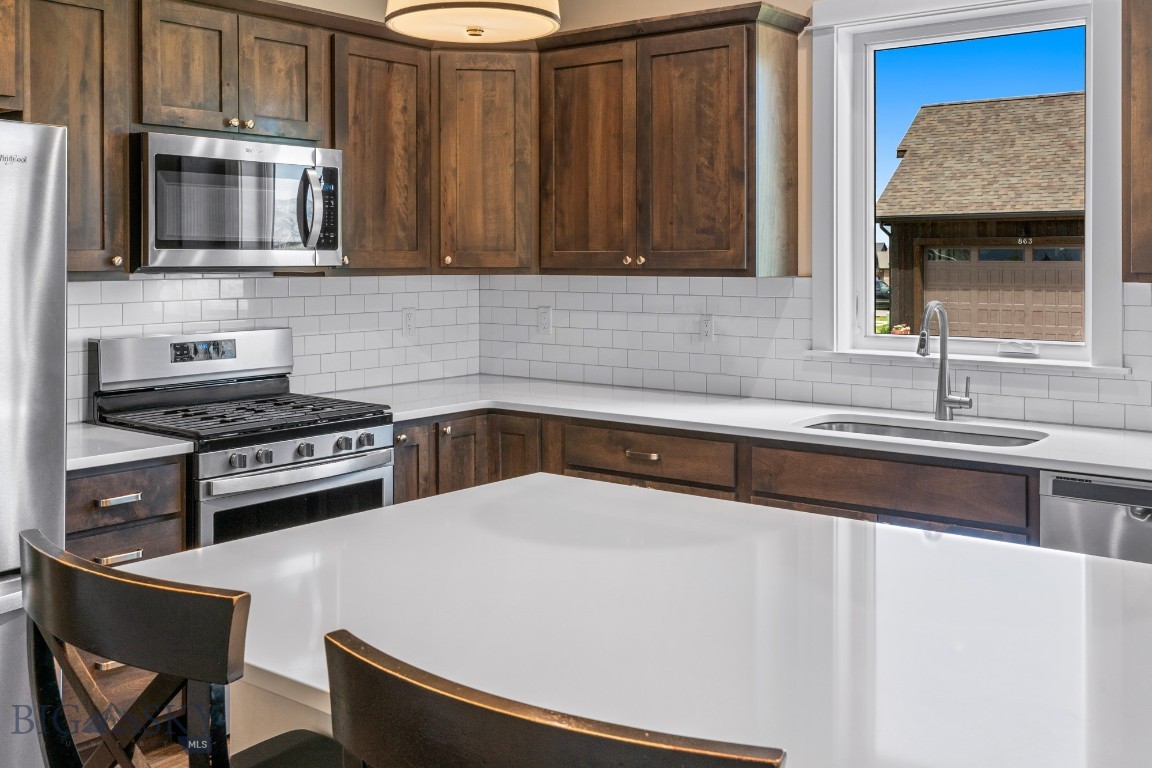 897 White Horse Loop