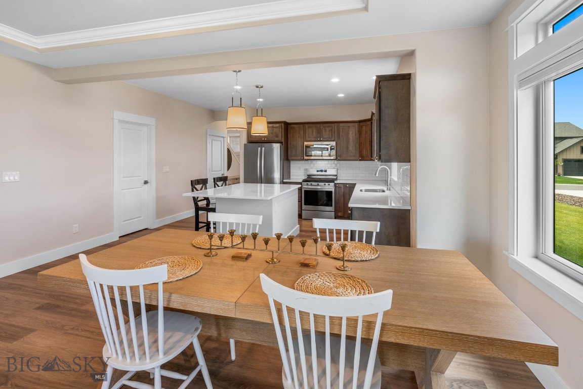 897 White Horse Loop