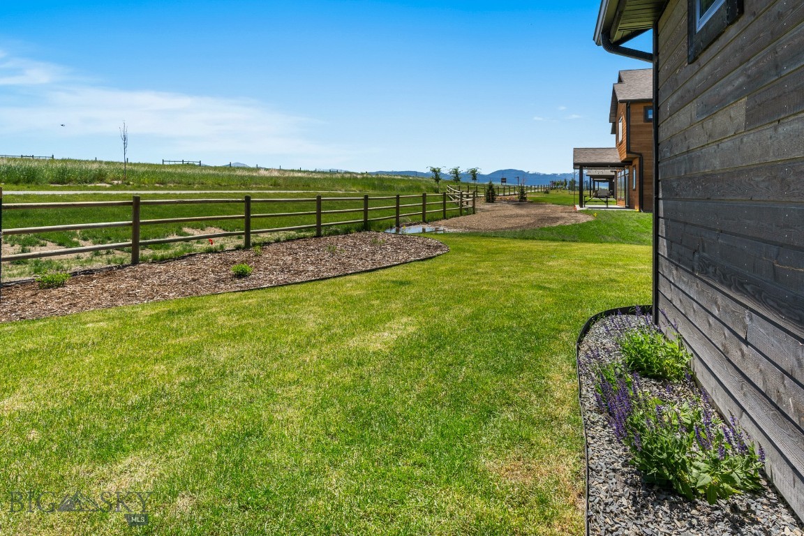 897 White Horse Loop