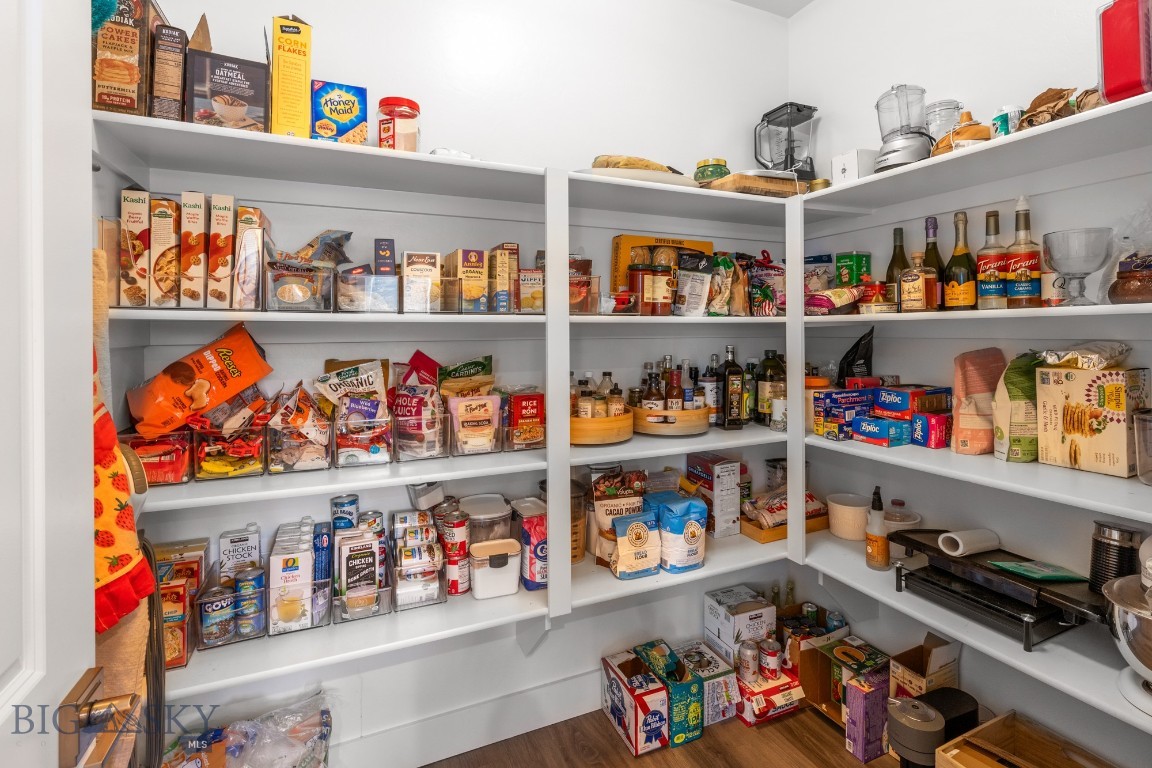 897 White Horse Loop