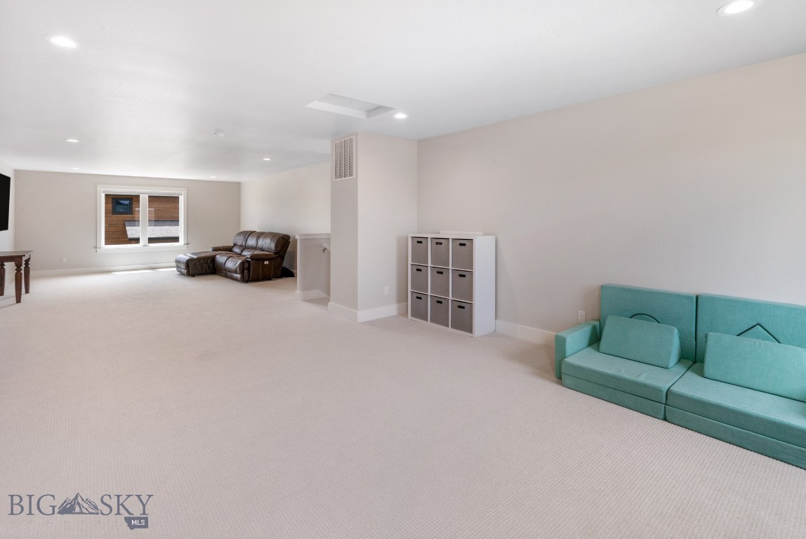 897 White Horse Loop