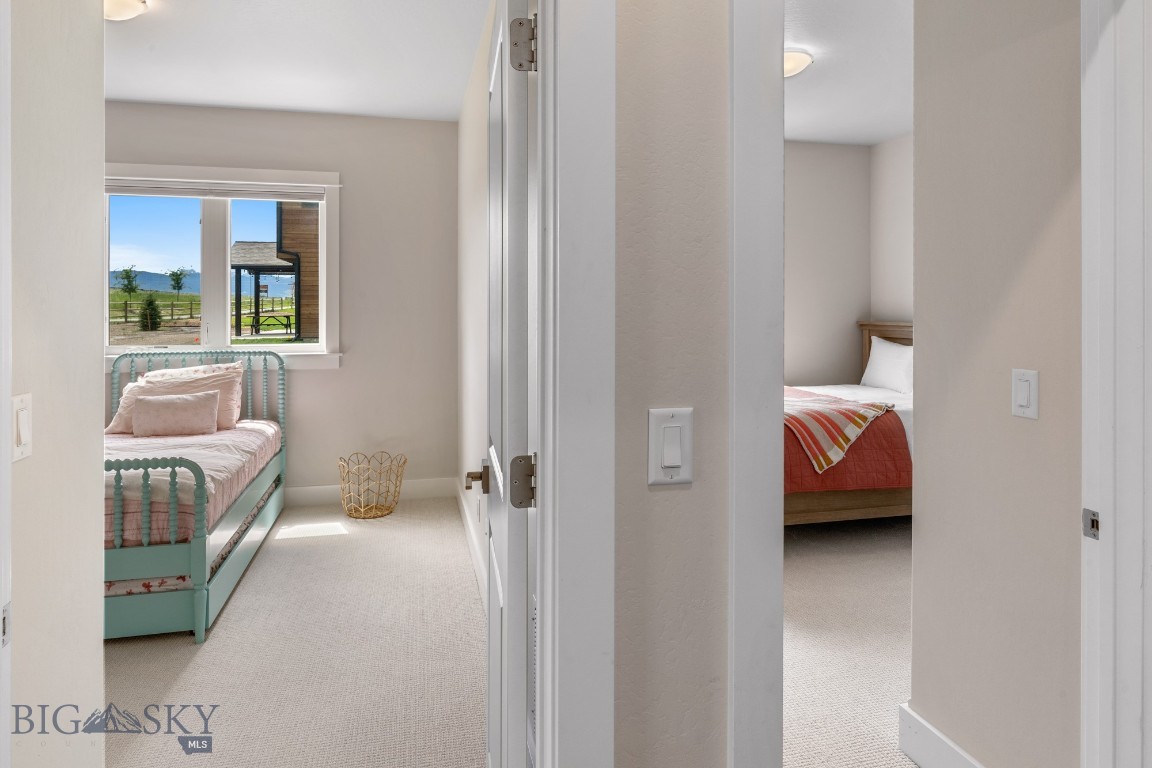 897 White Horse Loop