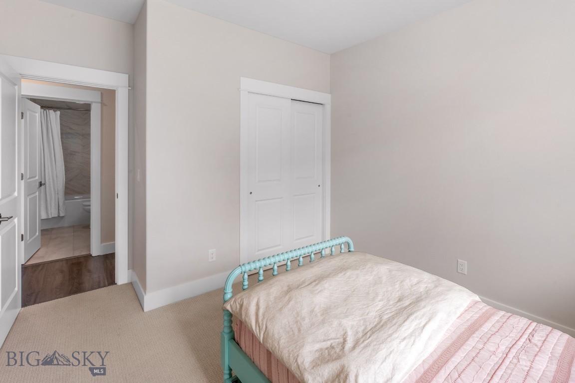 897 White Horse Loop