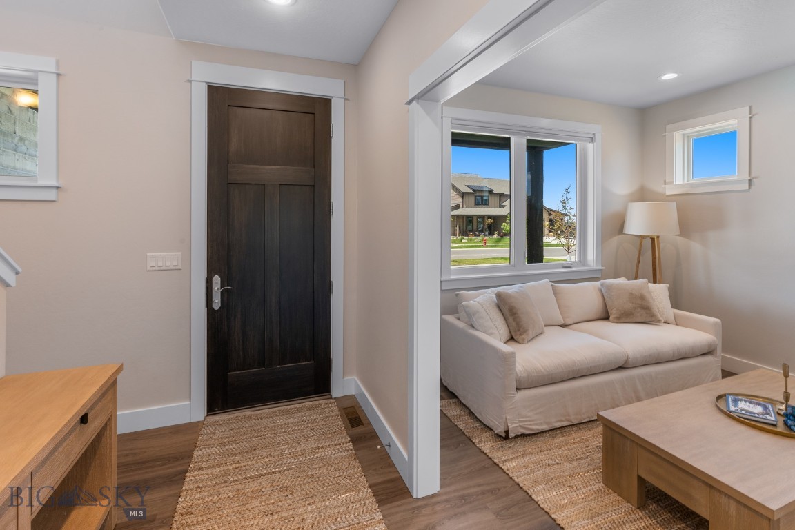 897 White Horse Loop