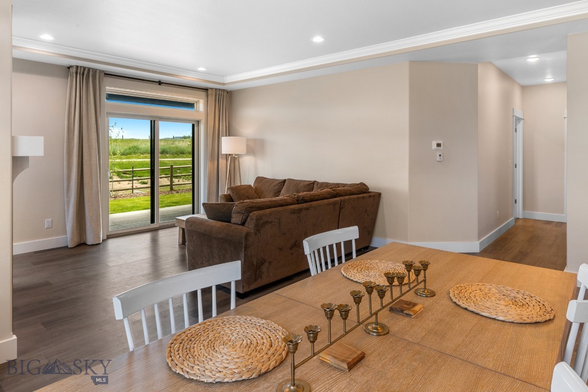 897 White Horse Loop