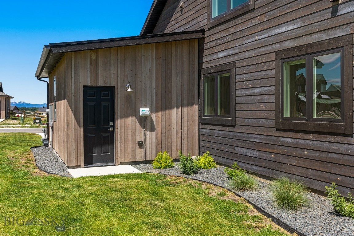 897 White Horse Loop