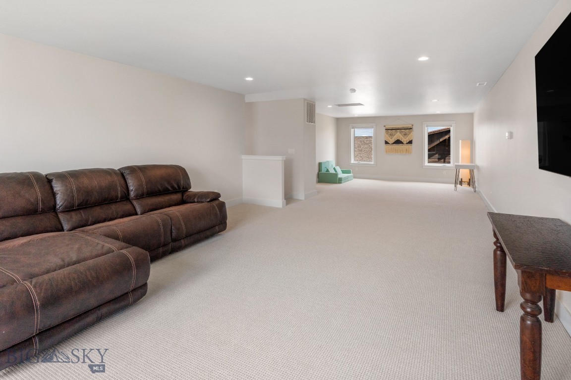 897 White Horse Loop