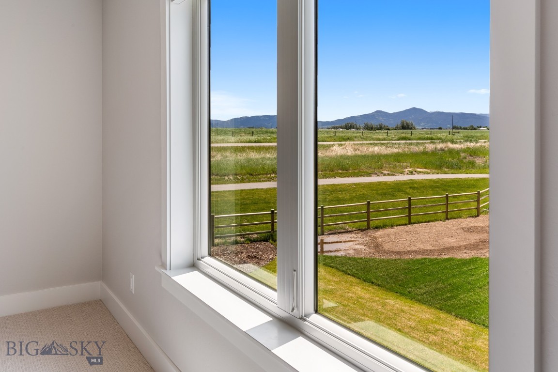 897 White Horse Loop