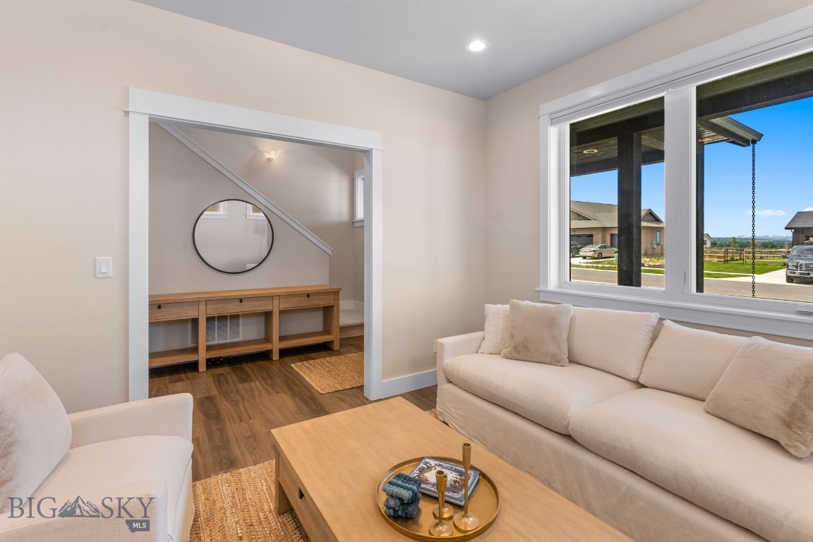 897 White Horse Loop