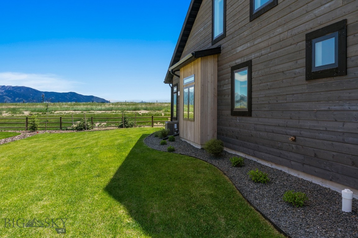 897 White Horse Loop