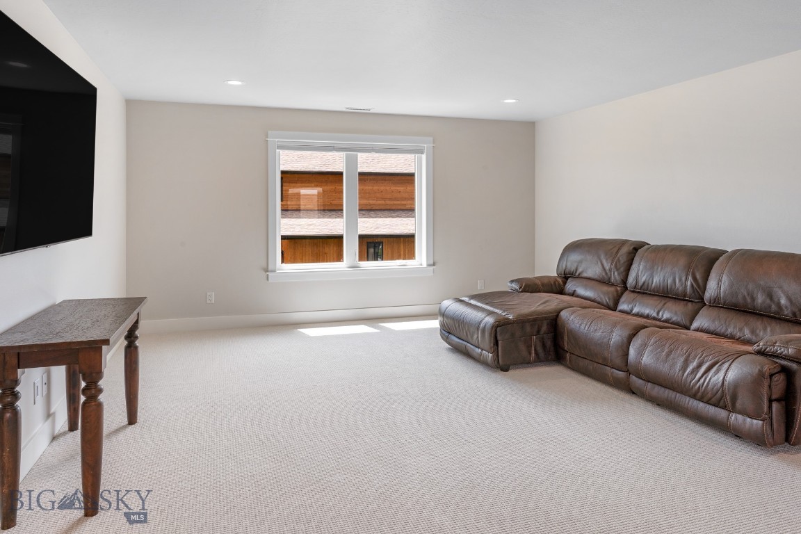 897 White Horse Loop