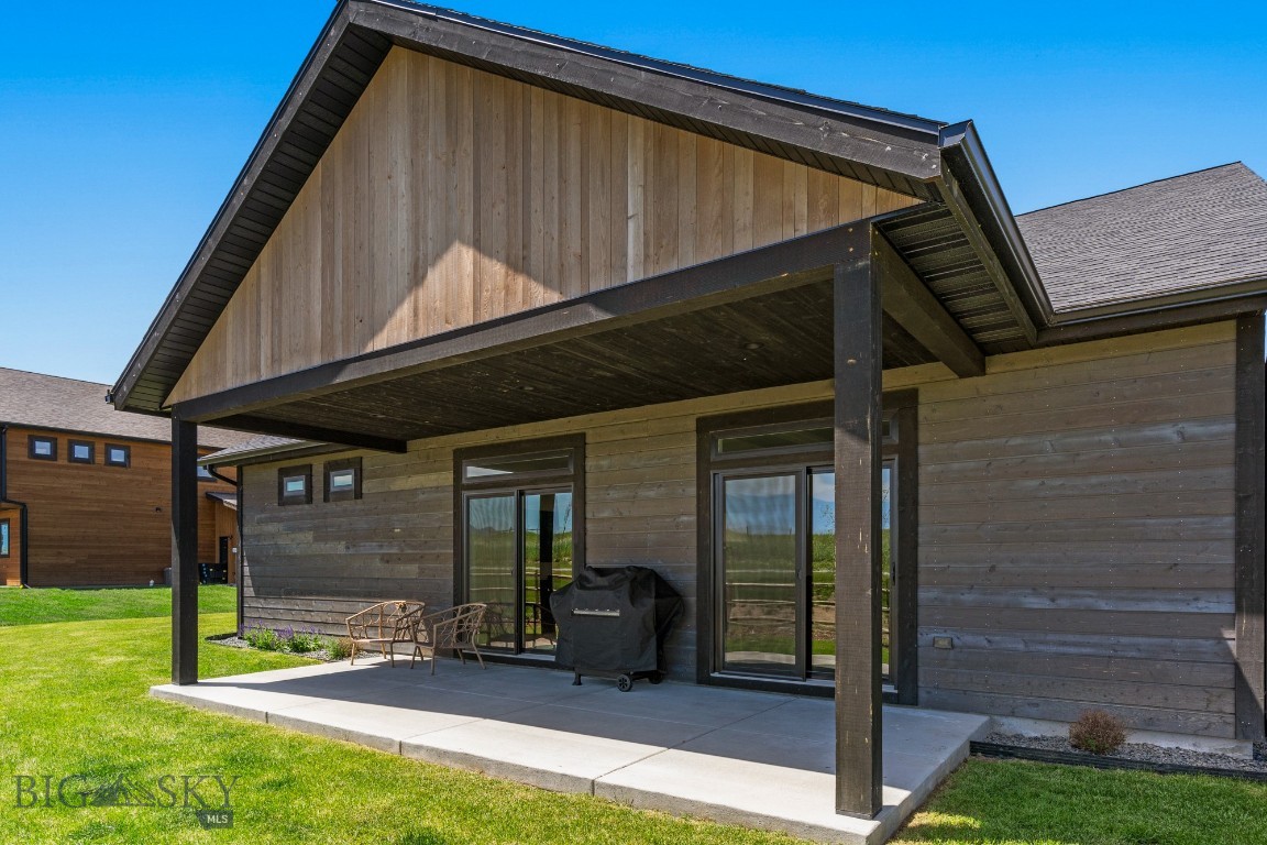 897 White Horse Loop