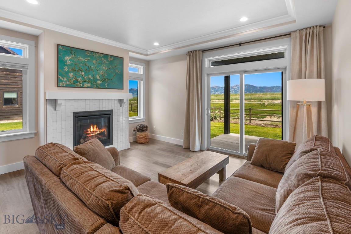 897 White Horse Loop