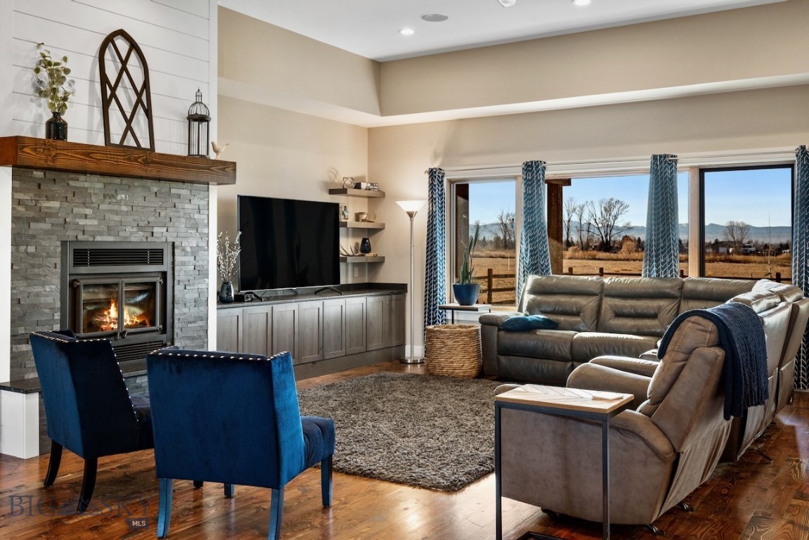 141 Prairie Glen Way