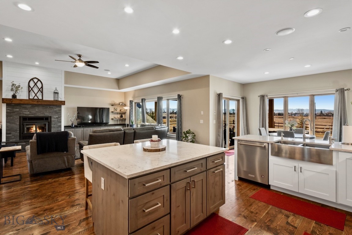 141 Prairie Glen Way